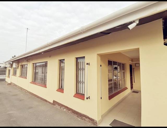 4 BEDROOM HOUSE FOR SALE IN RESERVOIR HILLS